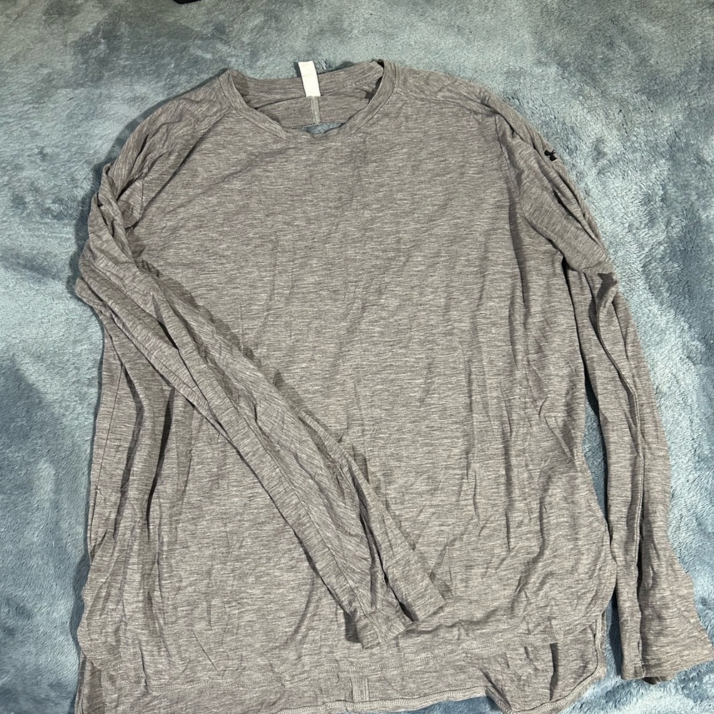 Women’s large Under Armour long sleeve shirt